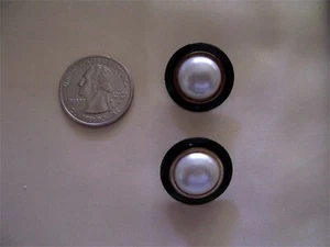 6 BOTONES PERLA BORDE NEGRO ACENTO DORADO TALLA 1′′ #188 - Imagen 1 de 1