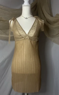 Vestido camisola dorado Y2K Rampage lencería adornos brillantes plisados Foto 1 de 4