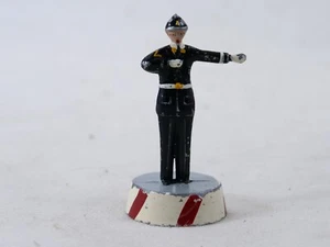 Policier circulation sur guérite ancien en métal 6 cm - Imagen 1 de 7