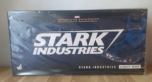 Hot Toys Marvel Stark Industries 16 Zoll USB Leuchtkasten - Bild 1 von 7
