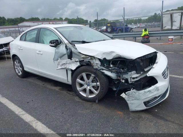 Medidor de flujo de aire de inyección de combustible usado se adapta a: Volvo S60 2016 grado A Foto 1 de 4