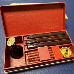 KIT GUARNIZIONE CERA DENNISON vintage monogramma "G" con mini portacandele - Foto 1 di 8