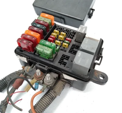 2000 Cadillac Escalade Relay Fuse Box Engine Bay Under Hood Sierra OBS 1998 L25 - Image 1 of 4