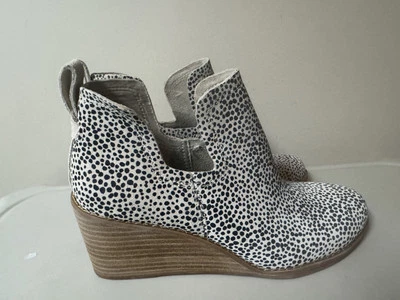 Toms Zapatos Mujer Talla 6.5 Beige Lunares Tacones Botines Cuña Sin Mangas Foto 1 de 4