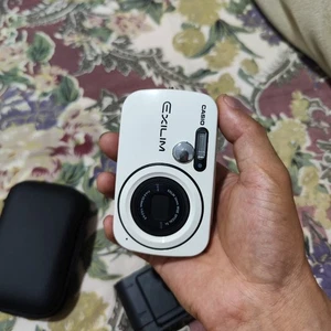 CASIO EXILIM EX-N1 Digital Camera 16.1 MP 5x Optical Zoom with Accessories White - Picture 1 of 8