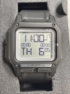 NIXON Regulus Black / Positive Digitaluhr 46mm Silikonarmband A1180-867-00 - Bild 1 von 7