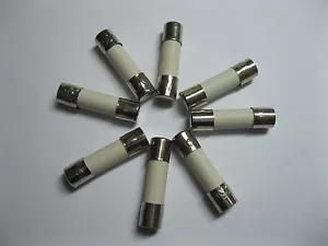 50 Pezzi Fusibile Ceramico Soffiaggio Lento 2.5A T2.5A 250V 5mm x 20mm 5x20mm Nuovo - Foto 1 di 2
