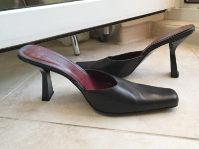 Mules italianos de cuero negro talla EE. UU. 6,5 / Eur talla 37 cuero genuino SIGUIENTE tacón 3,1" Foto 1 de 4