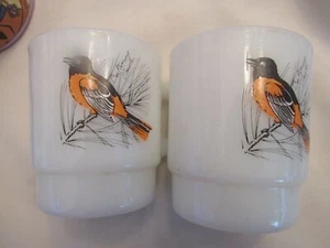VINTAGE TWO ANCHOR HOCKING ORIOLES MILK GLASS MUGS - CUTE - USA - Foto 1 di 11