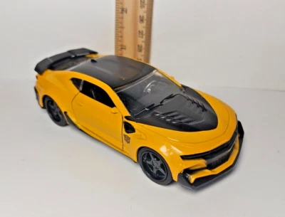 Jada Toys 1/32 比例 2016 雪佛兰科迈罗大黄蜂变形金刚 — 第 1/4 张图片