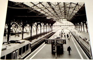 Fotografia in bianco e nero "Binario ferroviario" di Michael Nusseck - 29,5 x 23 cm - Foto 1 di 1