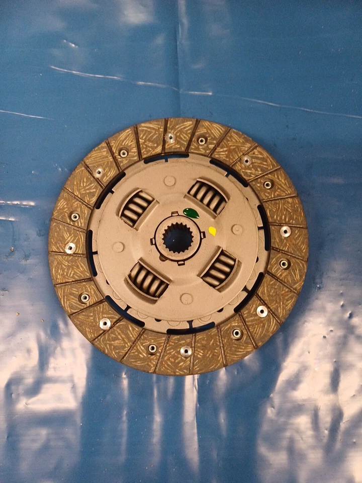 FORD CORSAIR V4 1965-70 CLUTCH PLATE - image 1 of 1