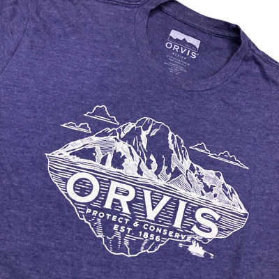 Camiseta gráfica de algodón/poliéster Orvis para hombre manga corta púrpura • mediana Foto 1 de 4