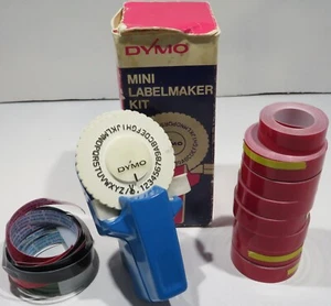 Ancien kit mini étiqueteuse Dymo en boite avec 8 rouleaux de ruban rouge - Bleu - Photo 1/13