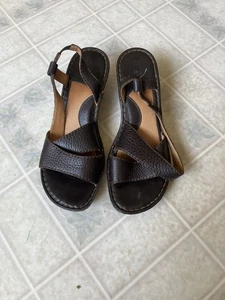 Sandali Born donna taglia 10 marroni pelle ciottolata zeppe cinturino pelle slip on - Foto 1 di 5