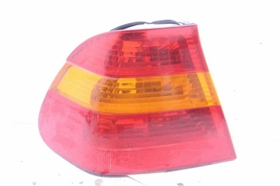 Luz trasera izquierda BMW 325i 330i 2002-2005 sedán OEM usada Foto 1 de 4