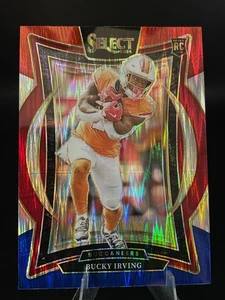 2024 Panini Select Bucky Irving (RC) Concourse rojo blanco y azul Shock Prizm #4 - Imagen 1 de 5