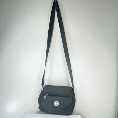 Bolso Bandolera Baggallini Gris Nylon Forro Rosa Caliente Tono Plateado Herrajes Foto 1 de 4