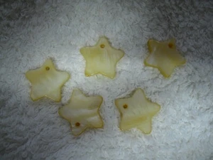 Knöpfe Anhänger Stern Perlmutt gelborange 5 Stück ca. 18mm Restposten!!! - Bild 1 von 1