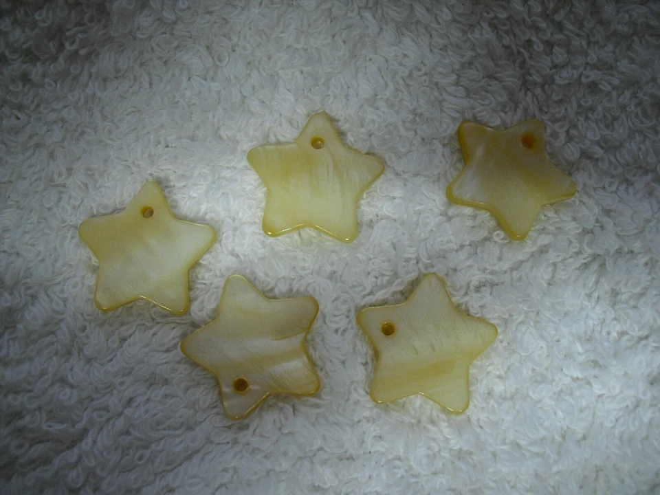 Knöpfe Anhänger Stern Perlmutt gelborange 5 Stück ca. 18mm Restposten!!! - Bild 1 von 1