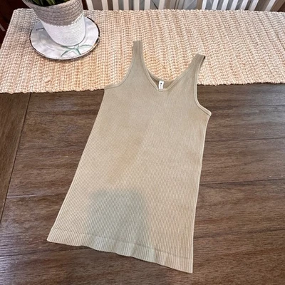 Camiseta sin mangas acanalada Athleta Recharge verde salvia sin mangas pequeña para mujer Foto 1 de 4