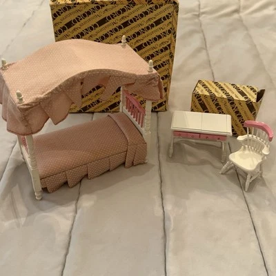 Винтажный 80-х кукольный домик мебель Concord навес кровать туалетный столик стул белый розовый новый - Изображение 1 из 4