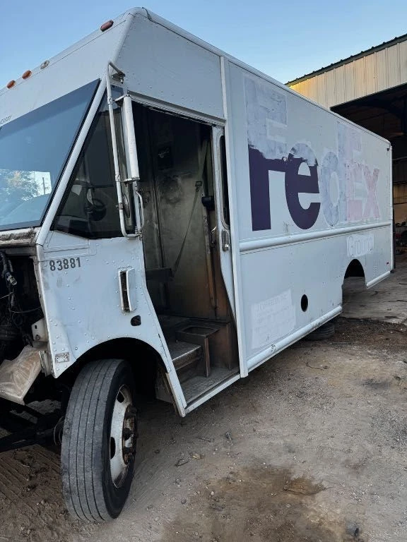 Freightliner MT45 2006 OEM panel de capó blanco  Foto 1 de 4