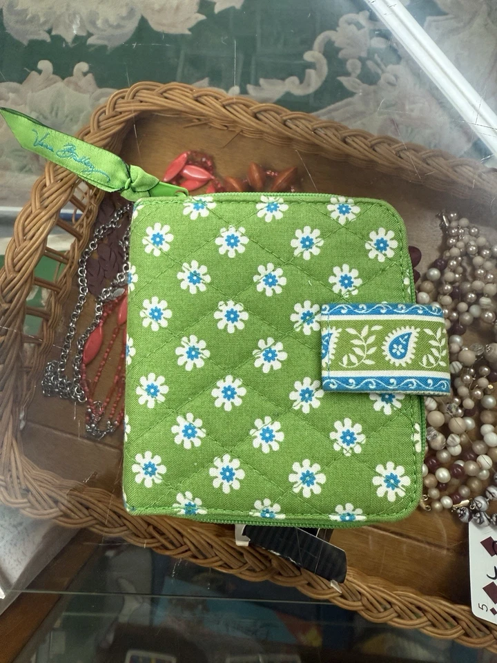 Cartera Vera Bradley Retirada Doble Plegable Verde Manzana Pequeña Mini Cremallera Excelente Estado Foto 1 de 4