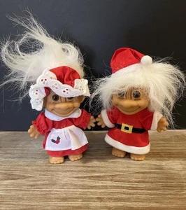 Vintage Troll Mr. and Mrs. Santa Claus White Hair 5" Tall Russ Berrie Set - Picture 1 of 16
