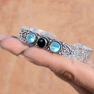 Elegante pulsera de plata de ley 925 con topacio azul suizo y piedras preciosas de ónix negro Foto 1 de 4