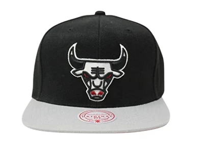 Chapéu Snapback Chicago Bulls NBA Mitchell & Ness Core Basic Preto/Cinza OSFM - Imagem 1 de 4
