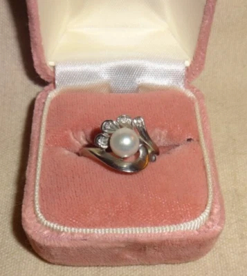 Kimberly 10K White Gold Pearl & Diamond Ring Sz 7 - Image 1 of 4