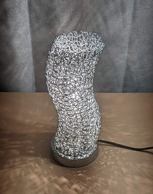 Lámpara de mesa curva con cable de aluminio expuesto Artemisa de 12 pulgadas ORE HBL2151 Foto 1 de 3