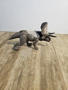 Jurassic World Dino Trackers Strike Attack Zuniceratops Dinosaur Toy MATTEL. - Picture 1 of 4