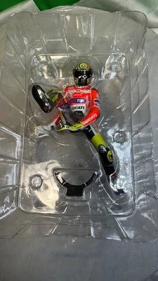 valentino rossi minichamps  Quatar 2011  Figurina Riding 1:12 - Immagine 1 di 4