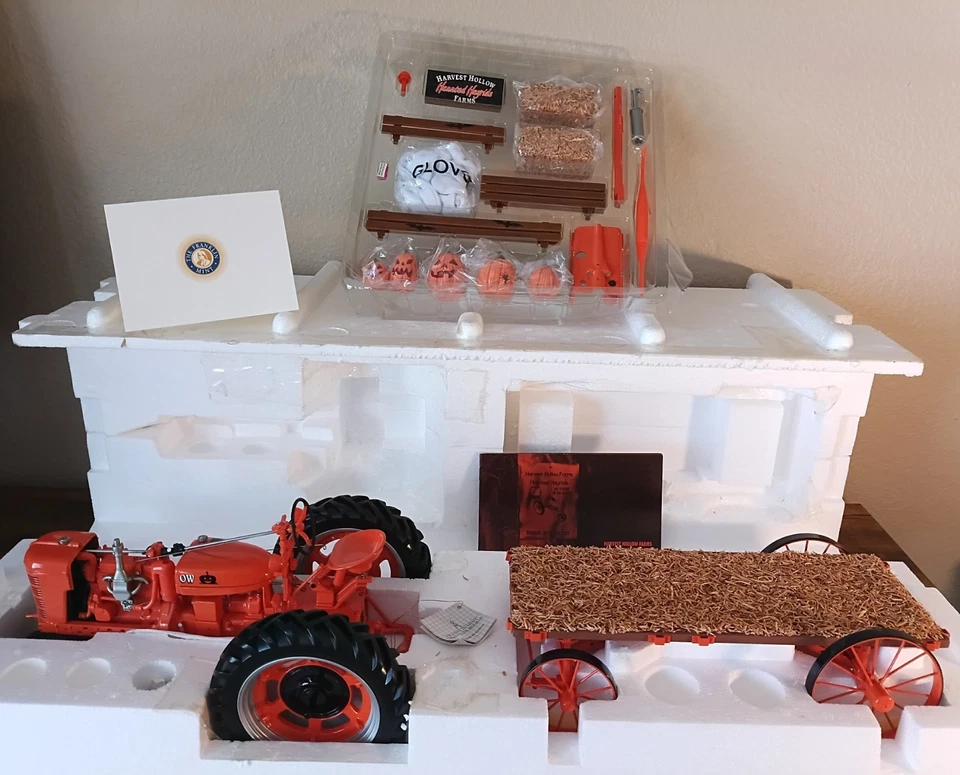 Franklin Mint Halloween Haunted Hayride H Model Farmall Tractor Farm Country - Image 1 of 4