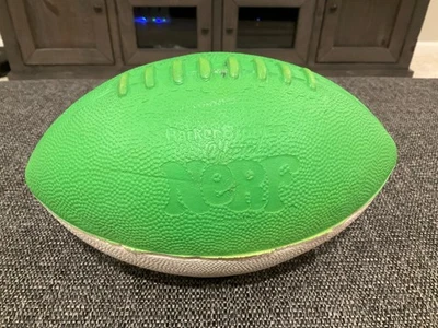 Futebol americano NERF vintage original - dois tons branco/verde - Imagem 1 de 4