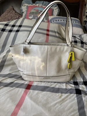 Authentic Coach  Park Leather Carrie Tote Pearl Bag  F23284 Brand New With Tags! - Image 1 of 4