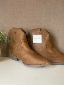 Tan Cowboy Style Boots Arizona Jean Co Sz 7.5 - Picture 1 of 3