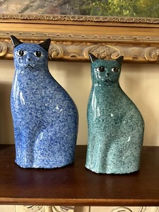Vintage Enesco blaue Katze Schwammgeschirr Keramik Statue Figur 10” 8,5” Paar Set neuwertig - Bild 1 von 7