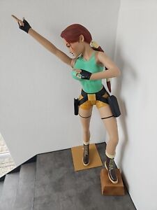 Muckle Mannequins Oxmox | Lara Craft aus Tomb Raider | Lebensgroße Figur 1:1