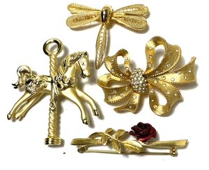 4 Vintage Gold tones Rhinestones Brooches Bow, carousel horse, dragonfly, rose - Picture 1 of 4