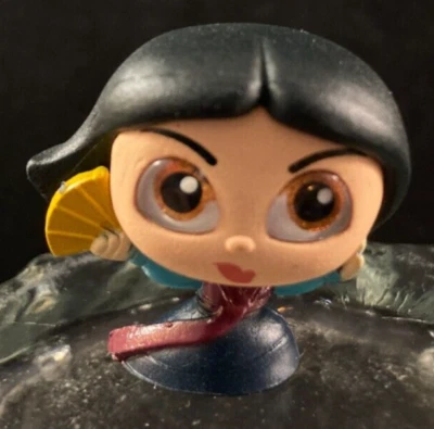 Disney Doorables - Villanos - Rivaling Royals - Mulan - Ojos brillantes y brillantes Foto 1 de 4