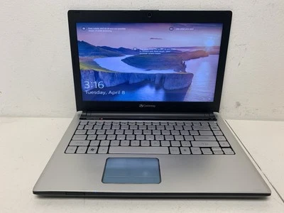 Gateway ID49C 15.6"Laptop i3-M350 4GB Ram 500GB HDD Wind 10 Home - Image 1 of 4