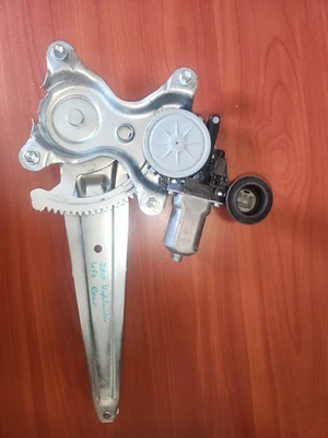 Regulador ventana puerta trasera izquierda Toyota Highlander 2008-2013  Foto 1 de 2