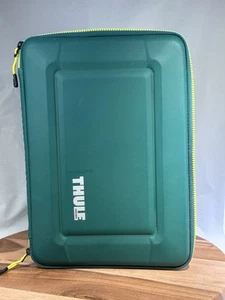 thule laptop case 15” green MacBook - Photo 1/4