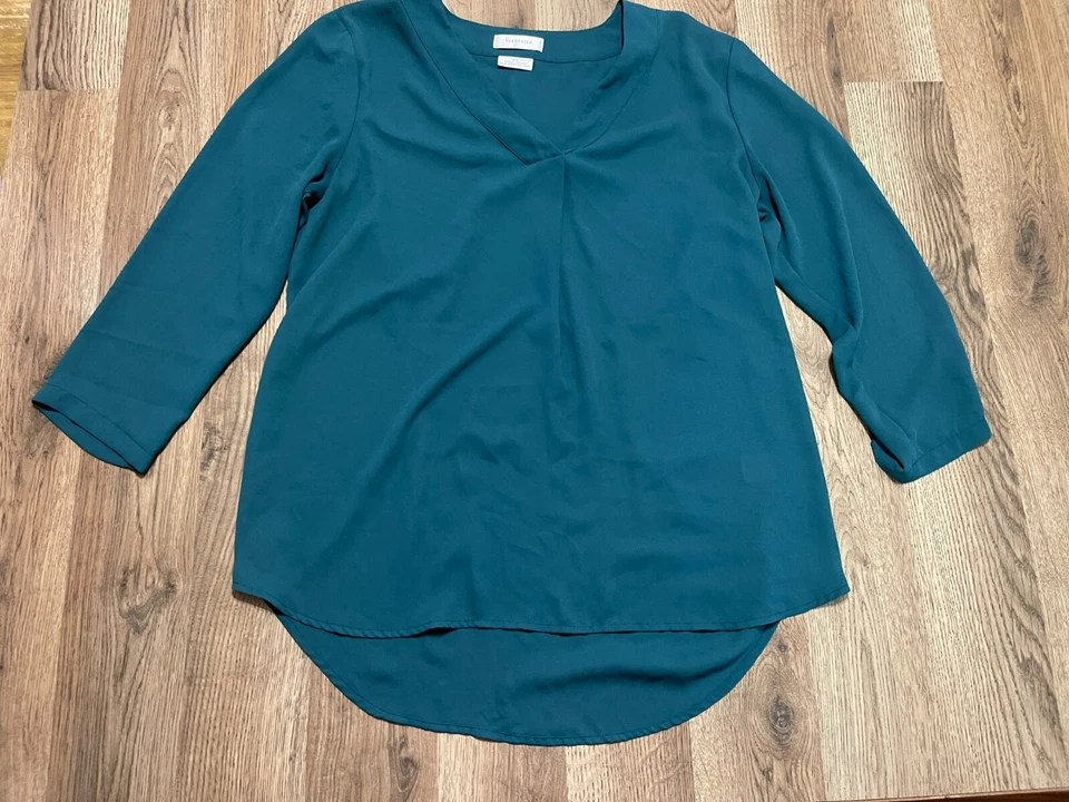 Camisa Van Heusen, para mujer talla pequeña, verde, cuello en V, manga larga Foto 1 de 4