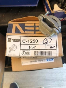 5 - NEER C-1250 1 1/4" und zwei 2" QUETSCHKABELSTECKER - Bild 1 von 1
