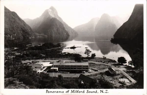 PC NEW ZEALAND, PANORAMA OF MILFORD SOUND, Vintage REAL PHOTO Postcard (b60740) - Imagen 1 de 2