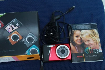 Kodak EASYSHARE M530 12mp Digital Camera - Red with battery, charger & manual. - Image 1 of 3